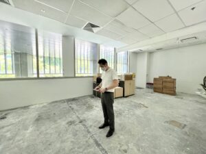 Master Lo At office Fengshui